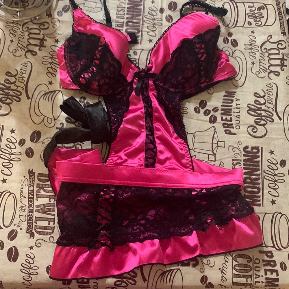 36 C Large lingerie pink/black color stretchy material no tags